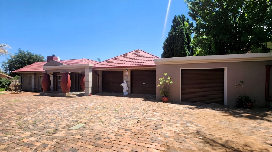 4 Bedroom Property for Sale in Wilkoppies North West